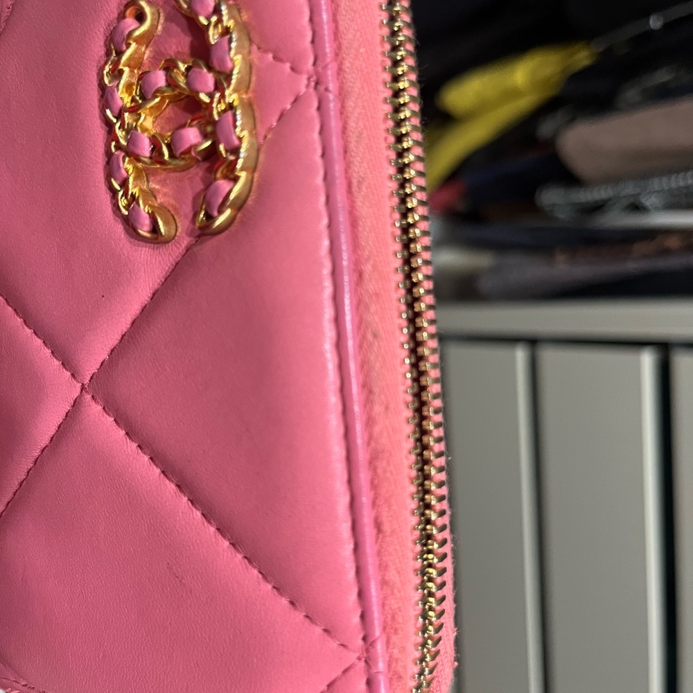 Coveted C 19 Pink Quilted Wallet - Picture 4 of 8